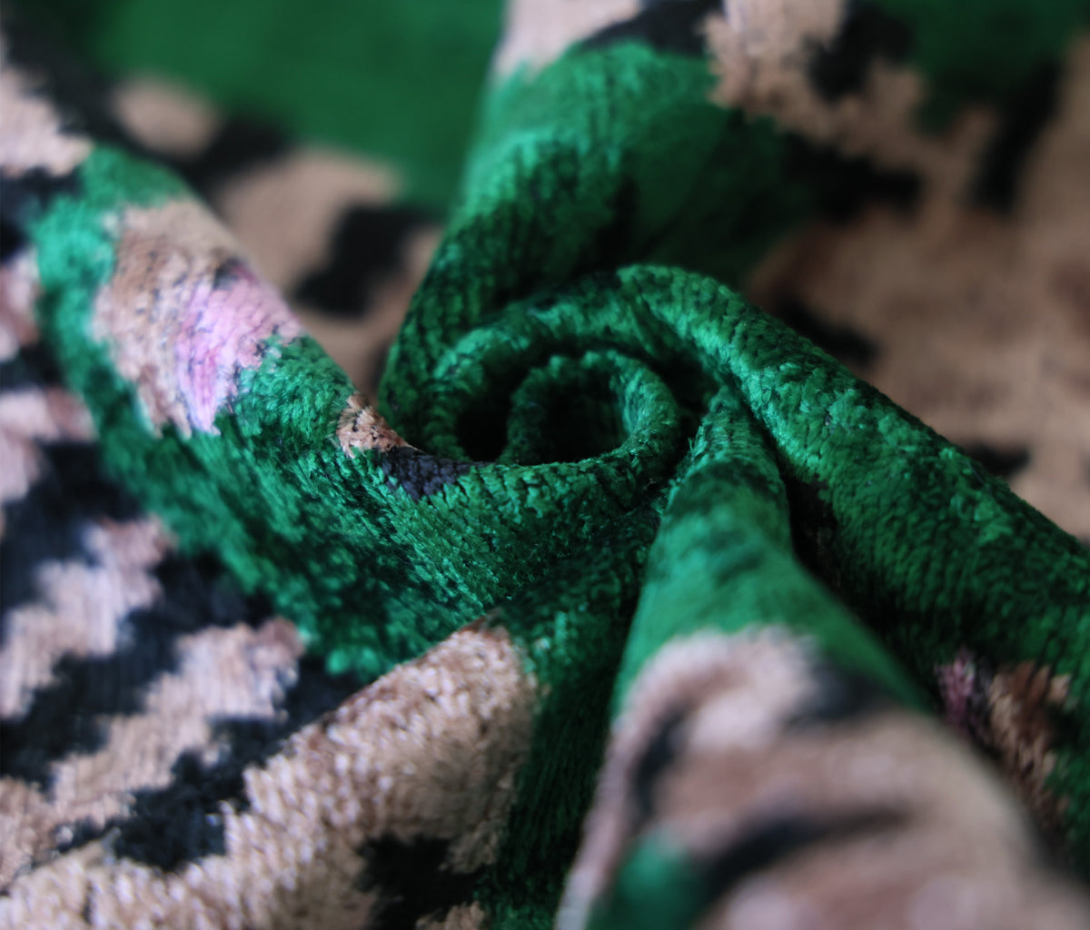 Green Tiger Silk Velvet Lumbar Pillow – 16x24