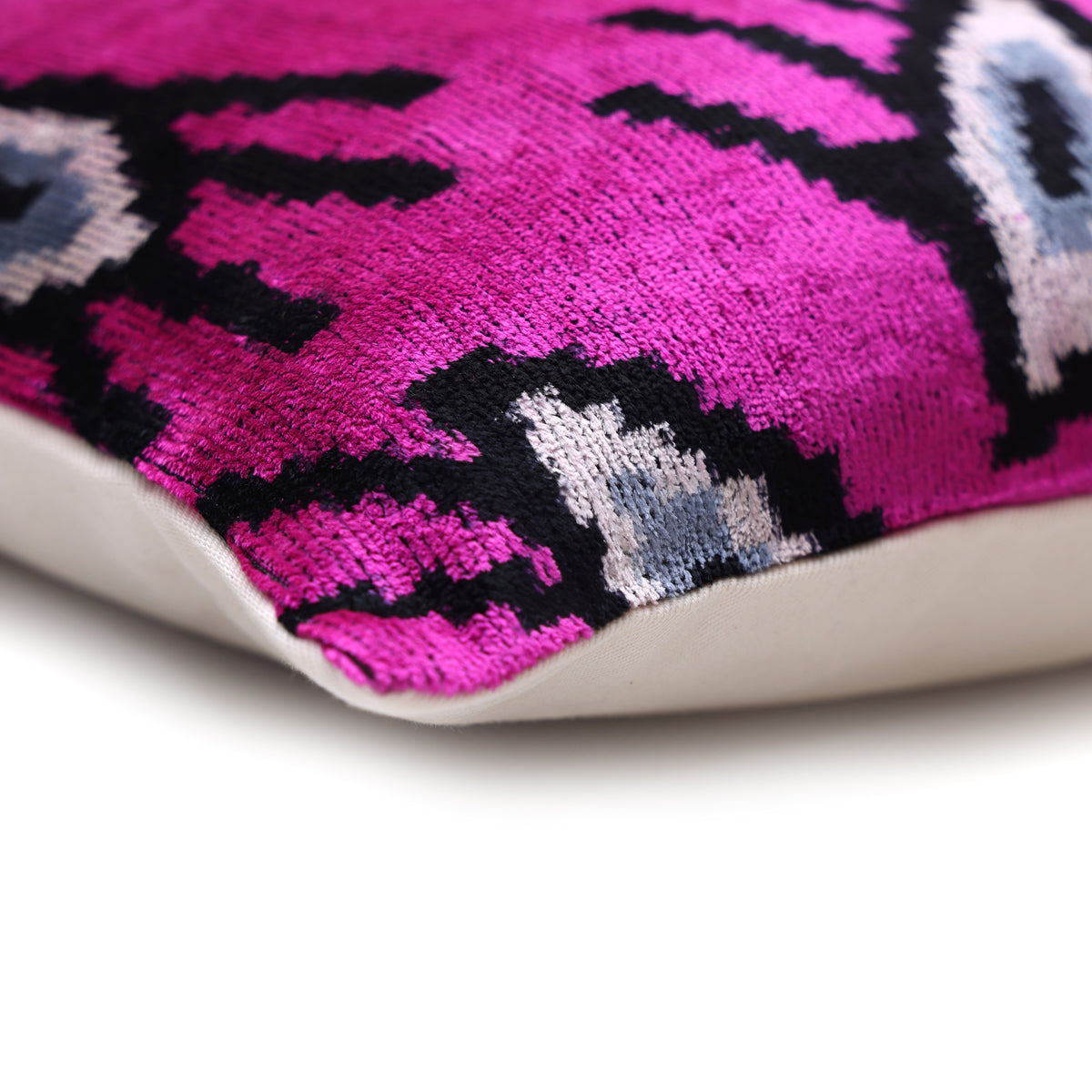 Corner perspective of magenta pink velvet front with solid linen backing