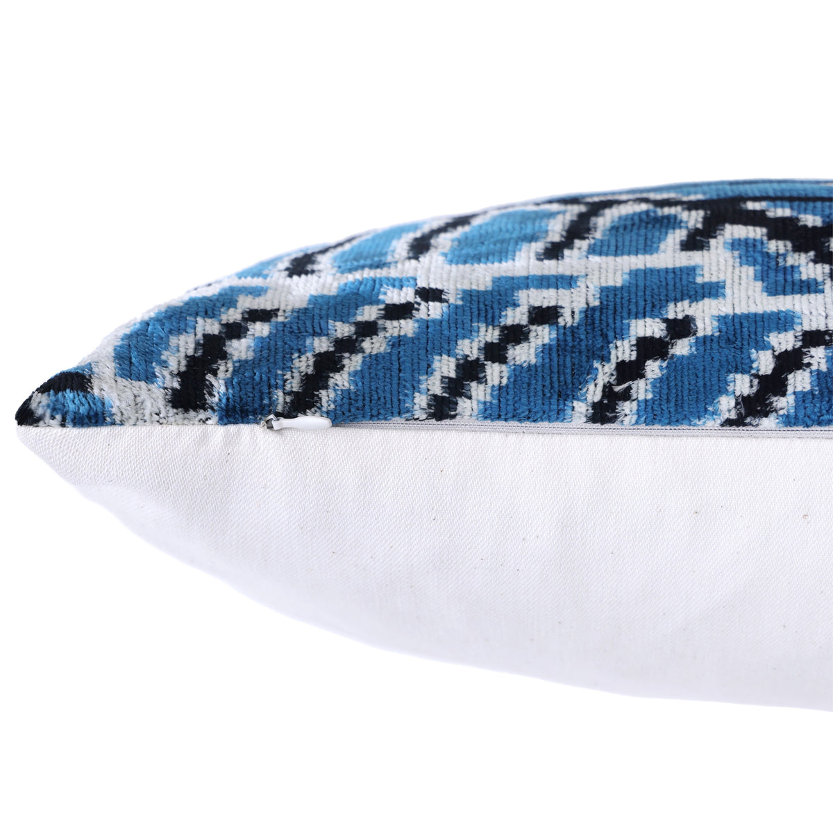 Close-up of the hidden zipper closure along the velvet pillow seam