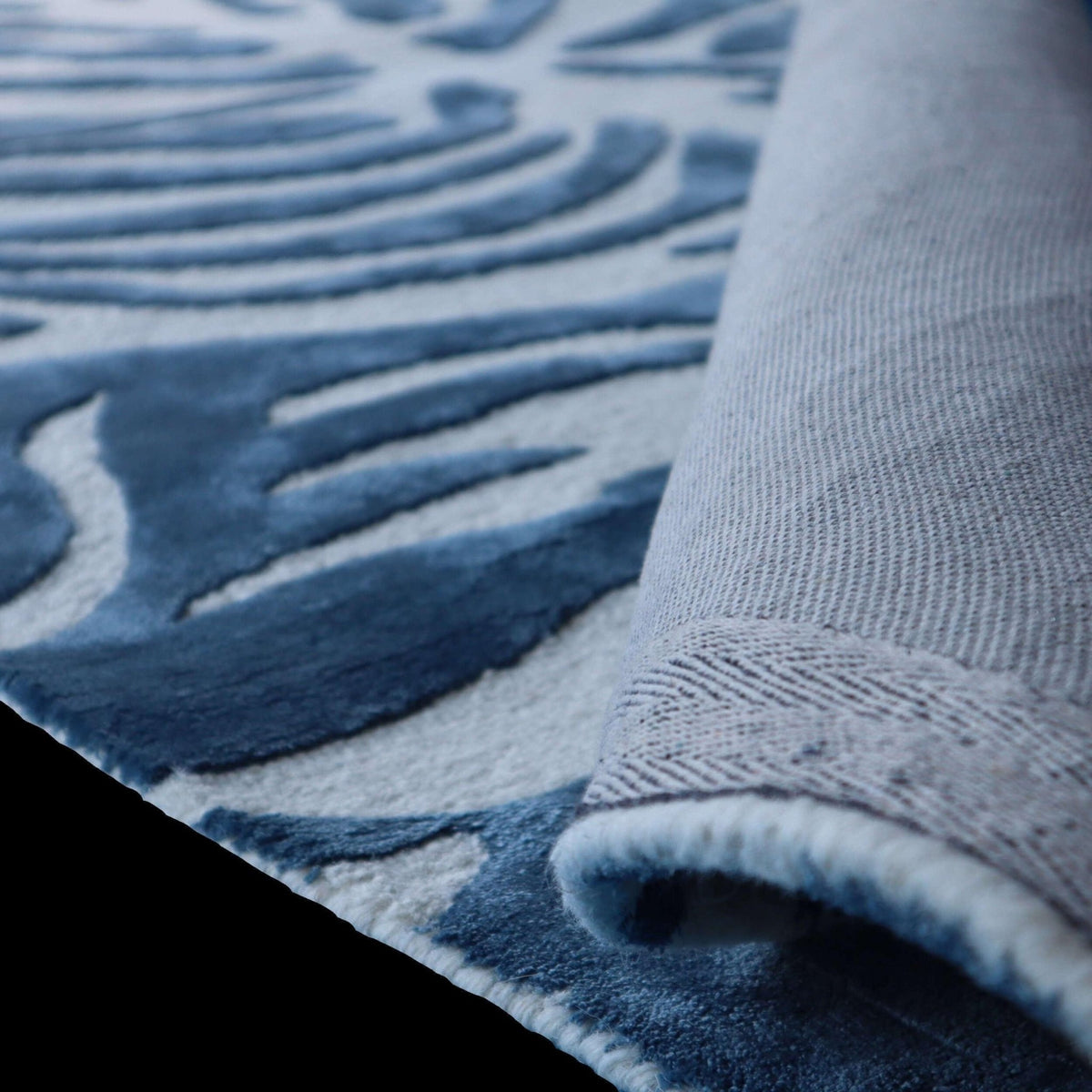 Canvello Bamboo Silk Rug, New Apartment Gift, Floorcloth, TIGER Printed Rug, Minimalist Blue And White Panther Style Transitional WOOL RUG 5X8 ft - Canvello