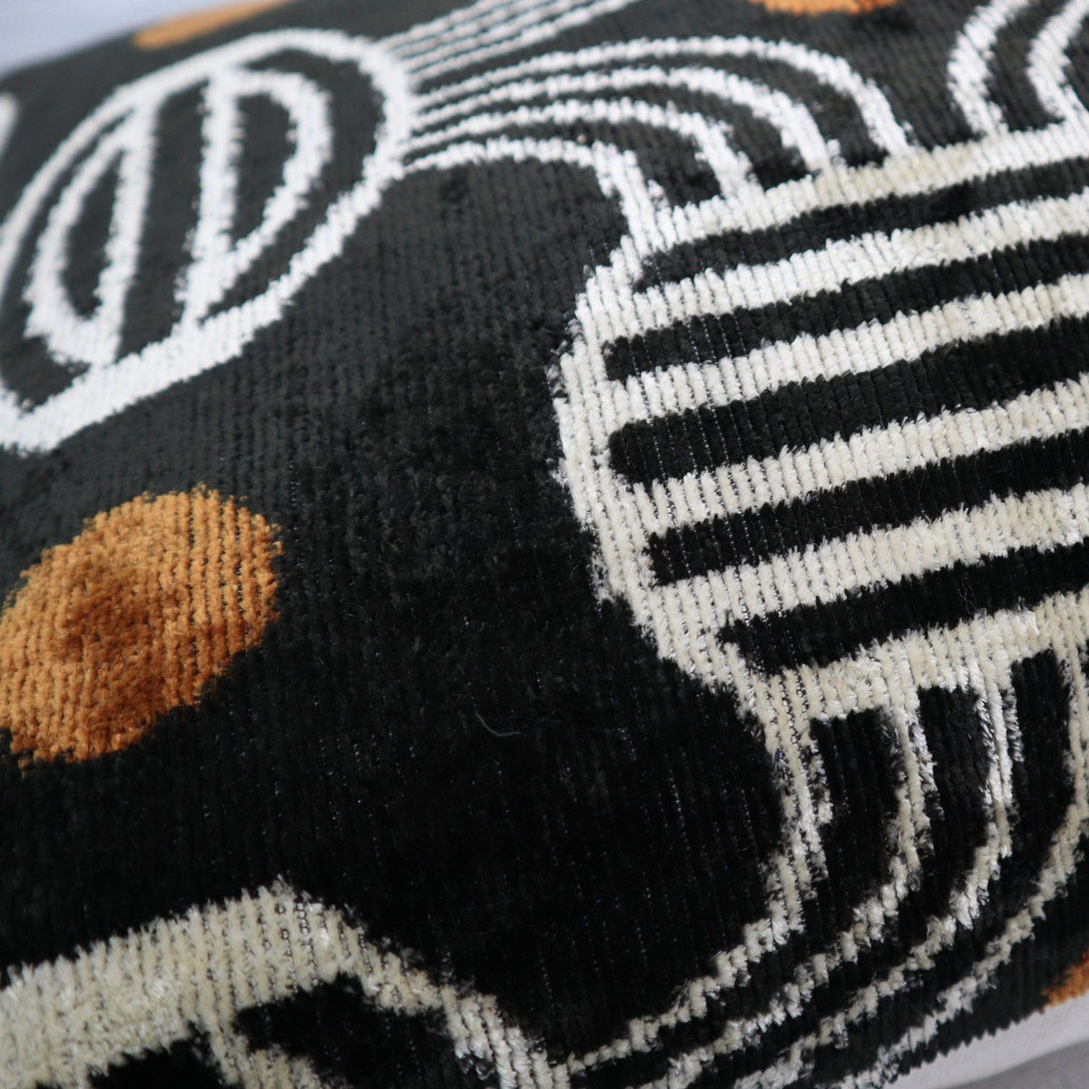 Canvello Luxury Decorative Black Throw Pillow | 16 x 24 in (40 x 60 cm) - Canvello
