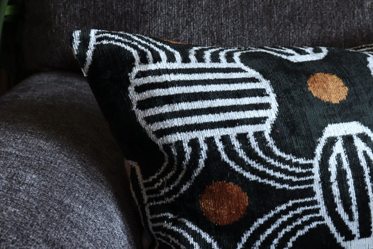 Canvello Luxury Decorative Black Throw Pillow | 16 x 24 in (40 x 60 cm) - Canvello