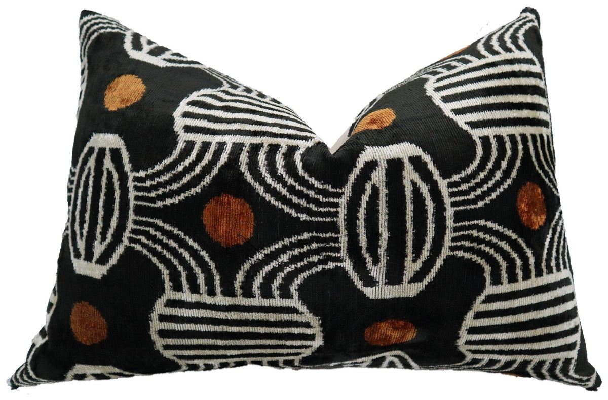 Canvello Luxury Decorative Black Throw Pillow | 16 x 24 in (40 x 60 cm) - Canvello