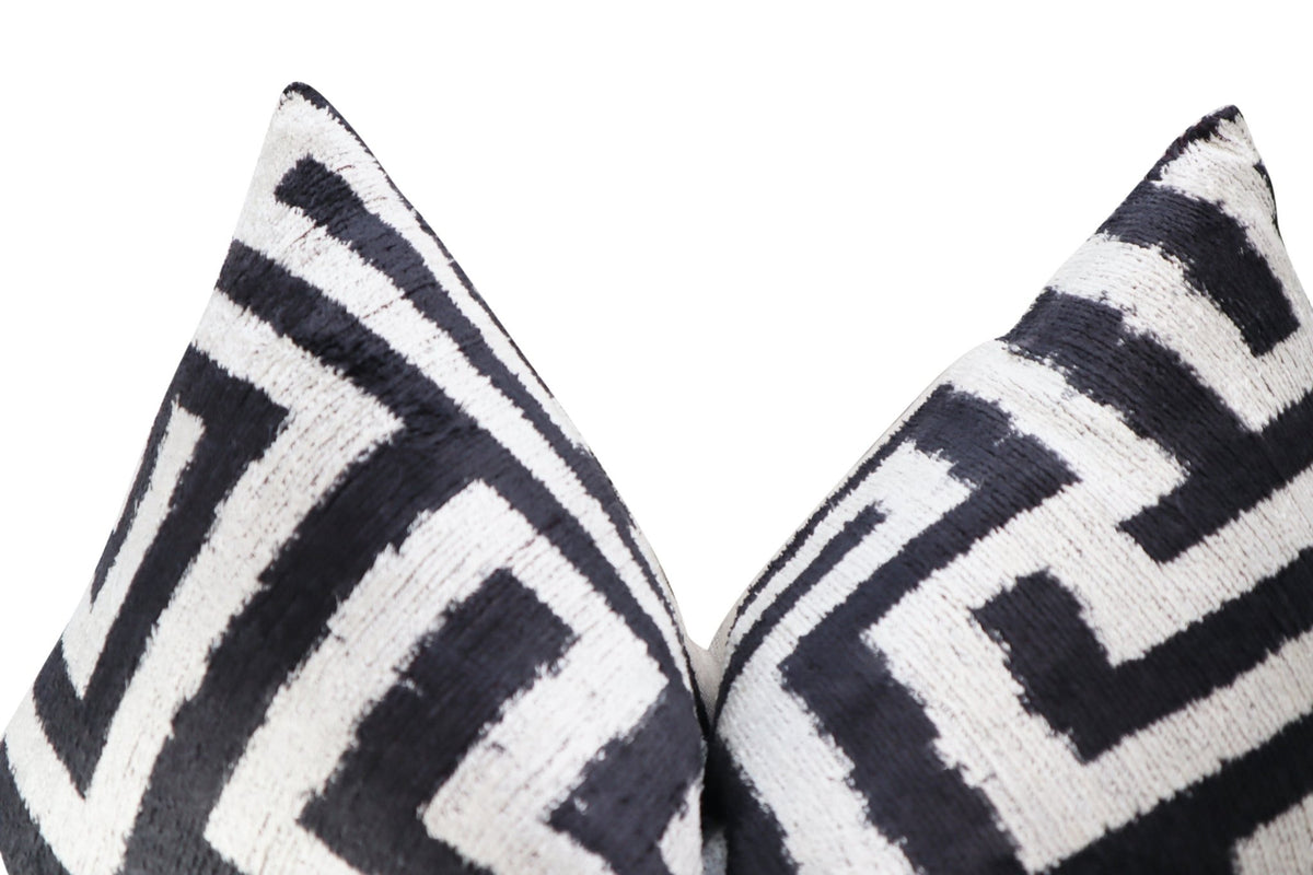 Canvello Luxury Decorative Black White Throw Pillow | 16 x 24 in (40 x 60 cm) - Canvello
