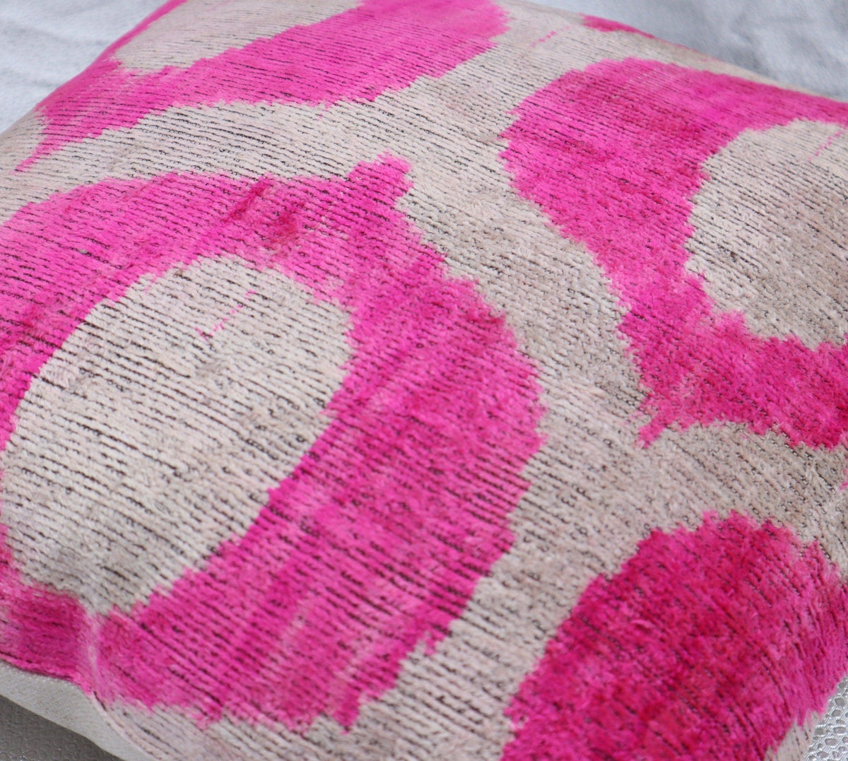 Canvello Velvet Pink Ivory Pillow | 16 x 16 in (40 x 40 cm) - Canvello