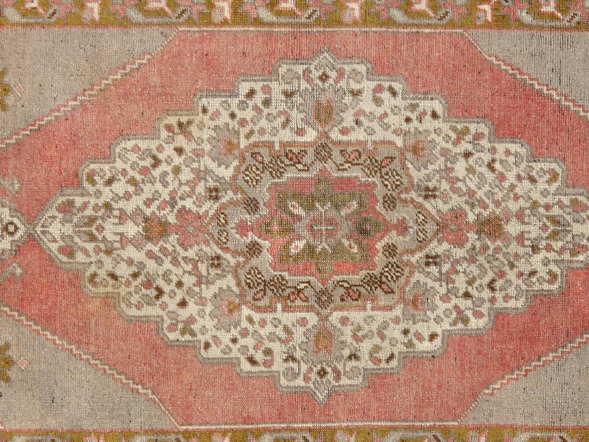 Canvello Vintage Sivas Salmon Wool Area Rug - 4'7" X 8'6" - Canvello