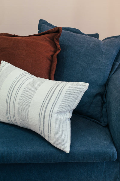 改造你的沙發：淺藍色抱枕登場！
