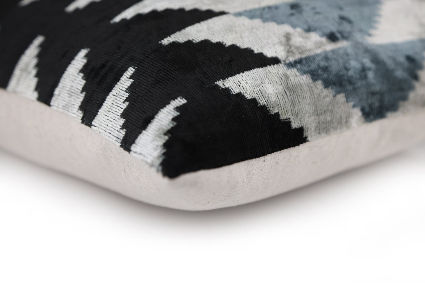 Canvello 手工奢華粉色抱枕 - 16x24