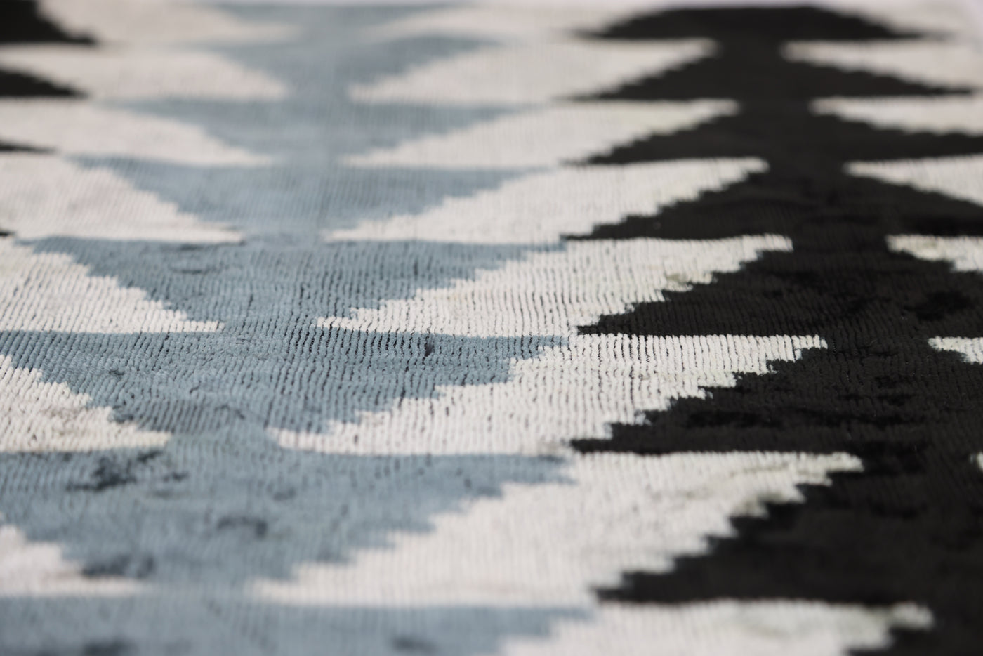 Canvello 手工奢華粉色抱枕 - 16x24