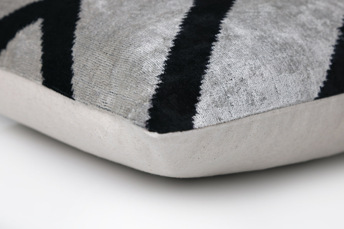 Canvello 手工奢華粉色抱枕 - 16x24