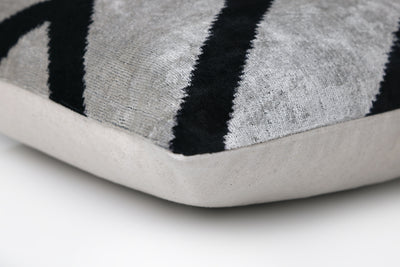 Canvello 手工奢華粉色抱枕 - 16x24