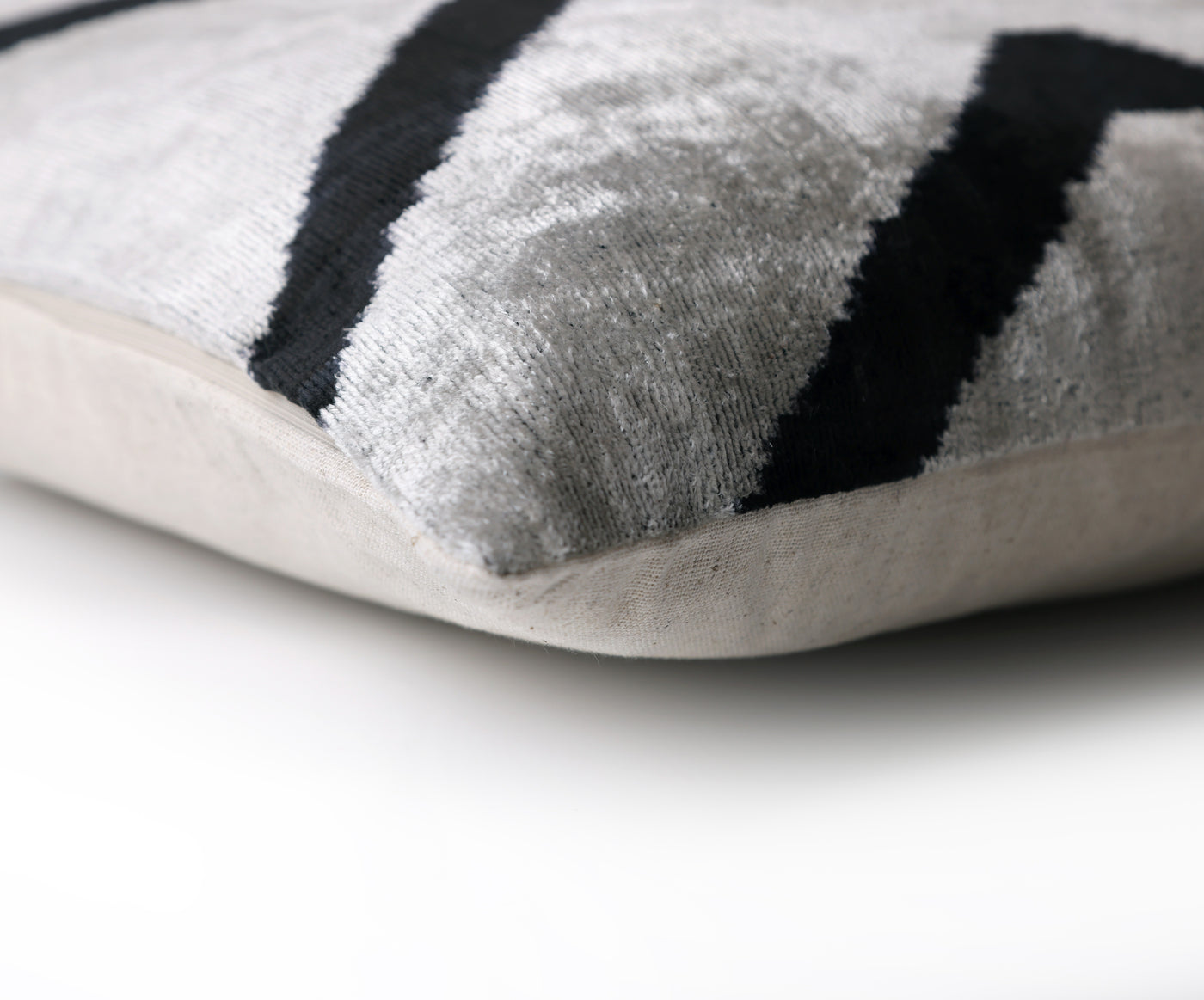 Canvello 手工奢華粉色抱枕 - 16x24