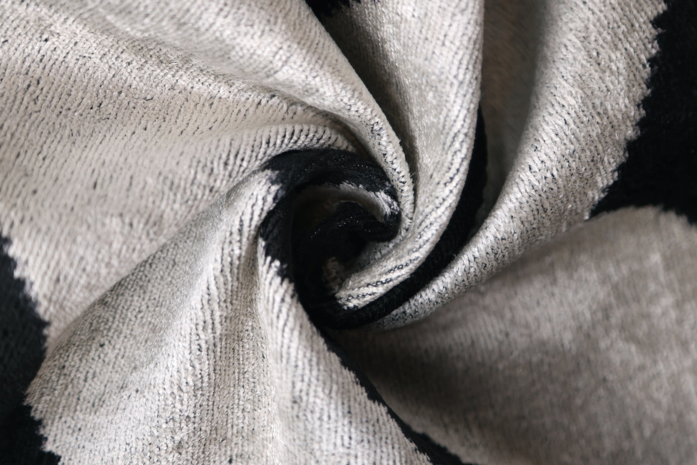 Canvello 手工奢華粉色抱枕 - 16x24