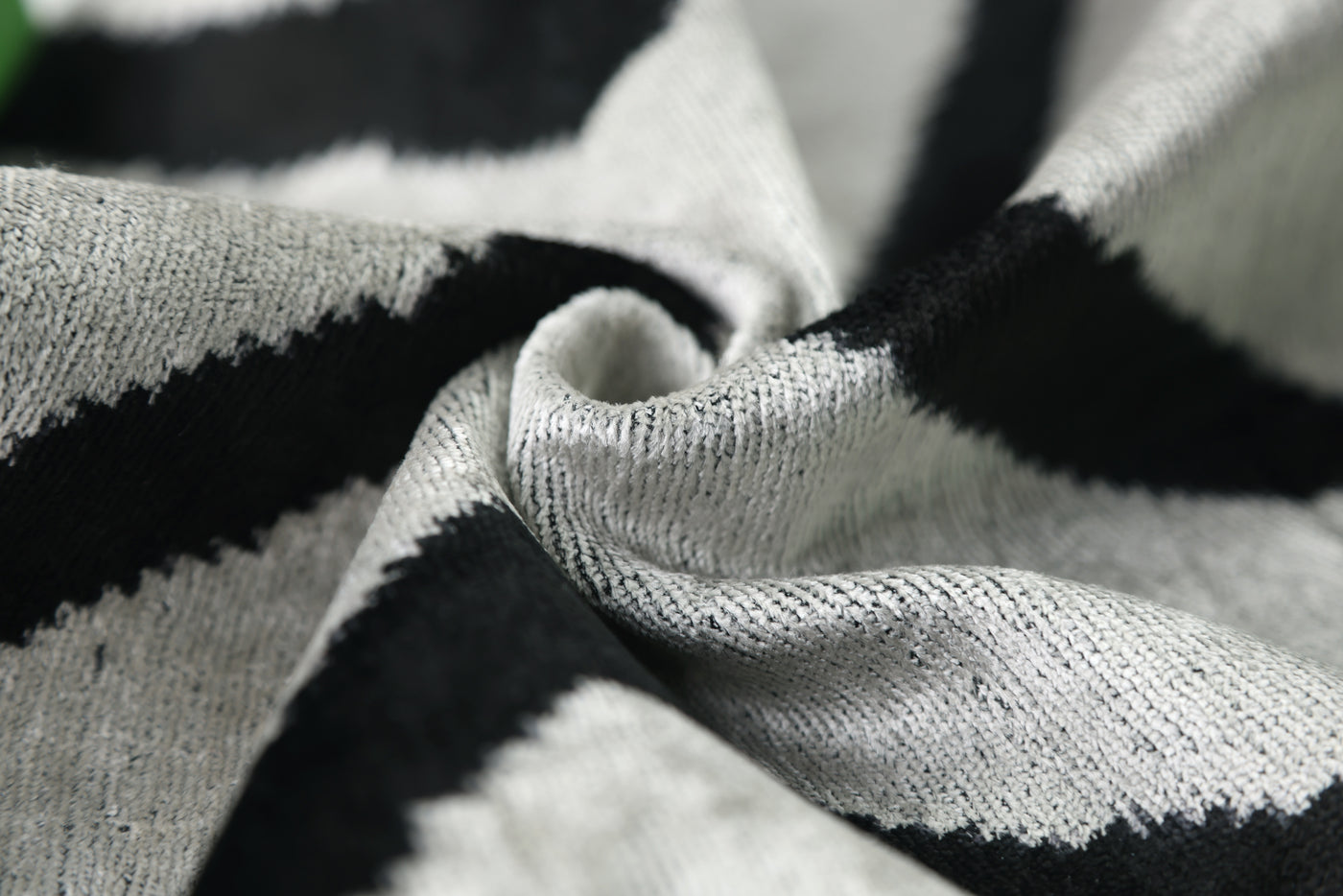 Canvello 手工奢華粉色抱枕 - 16x24