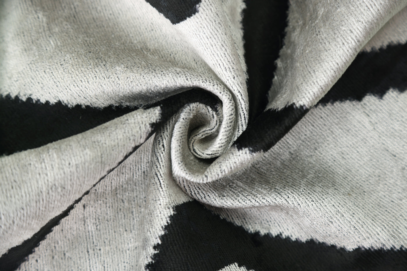 Canvello 手工奢華粉色抱枕 - 16x24