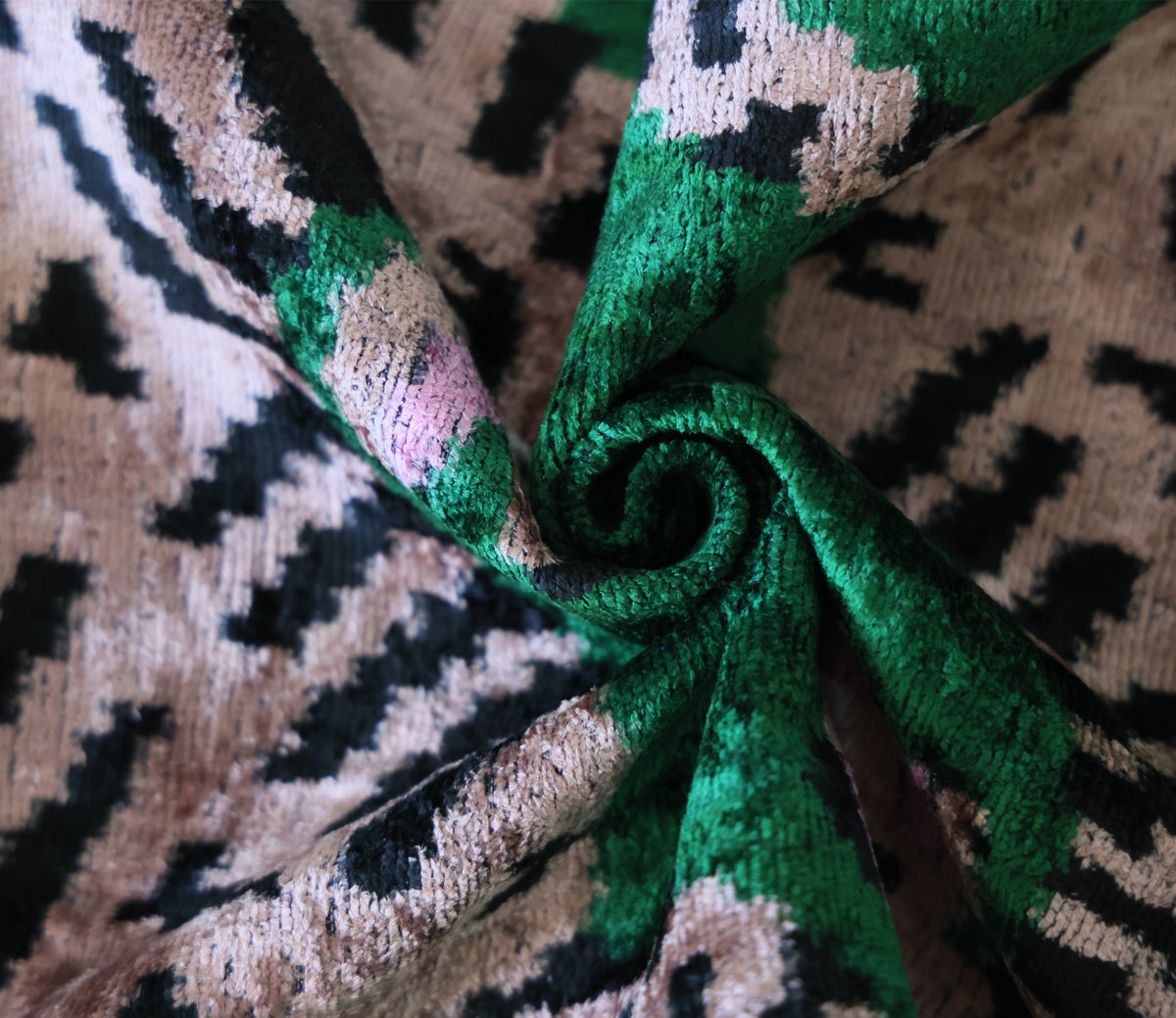 Green Tiger Silk Velvet Lumbar Pillow – 16x24