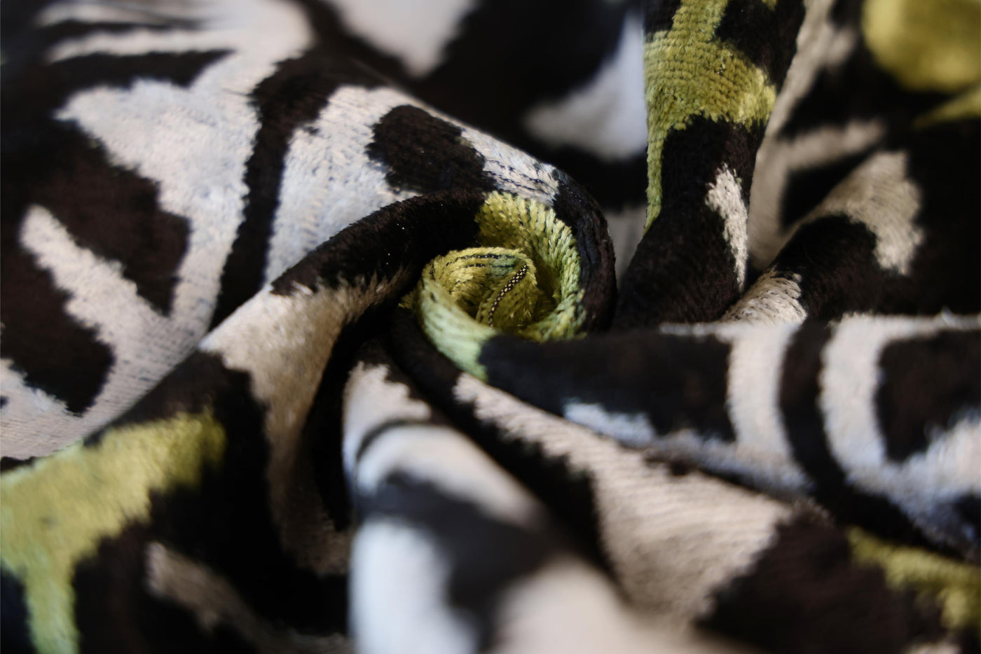 Canvello 手工奢華粉色抱枕 - 16x24