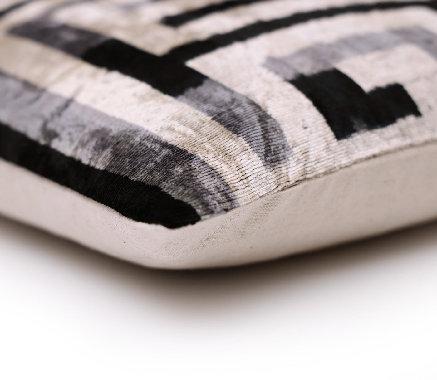 Canvello 手工奢華粉色抱枕 - 16x24