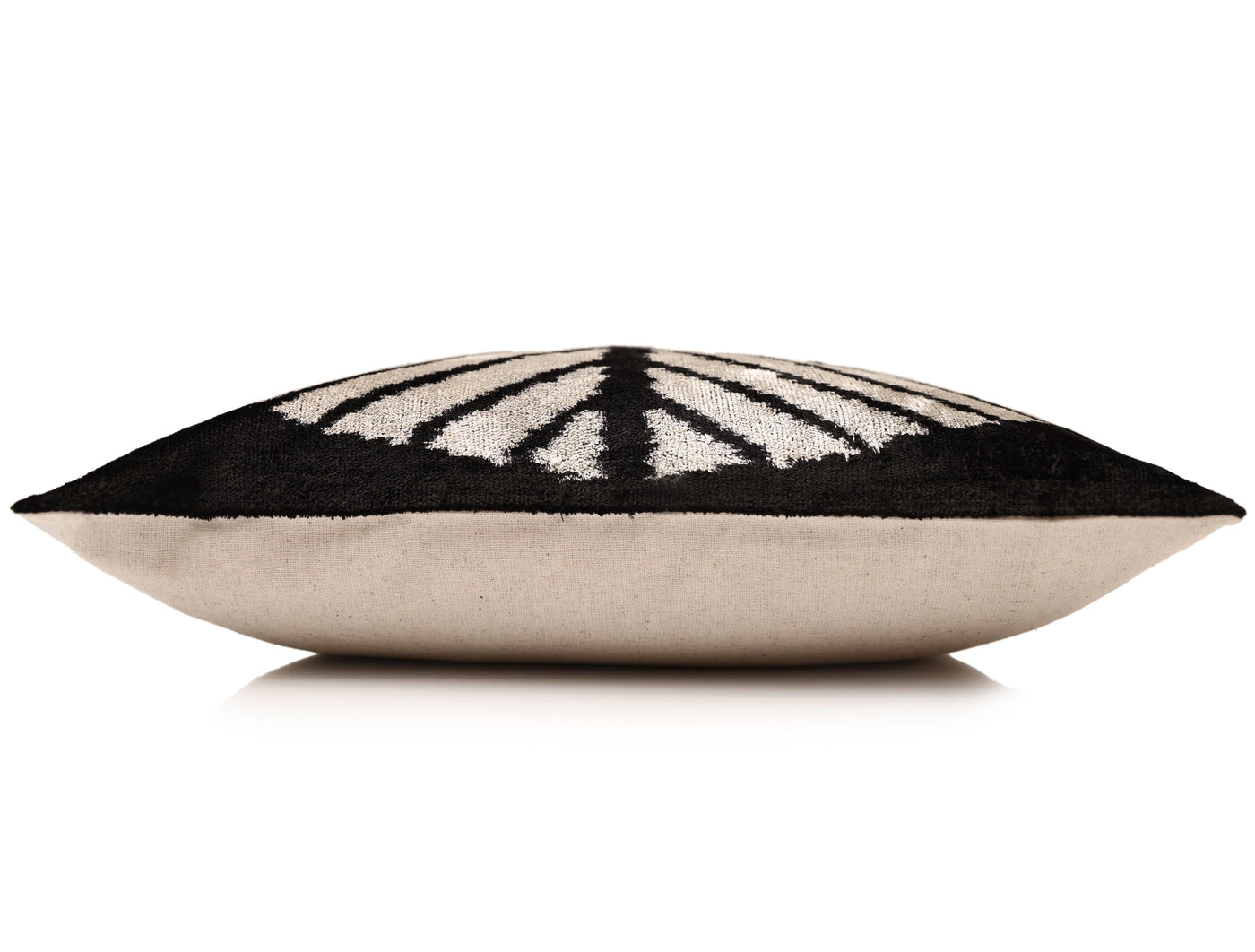 Canvello 手工奢華粉色抱枕 - 16x24