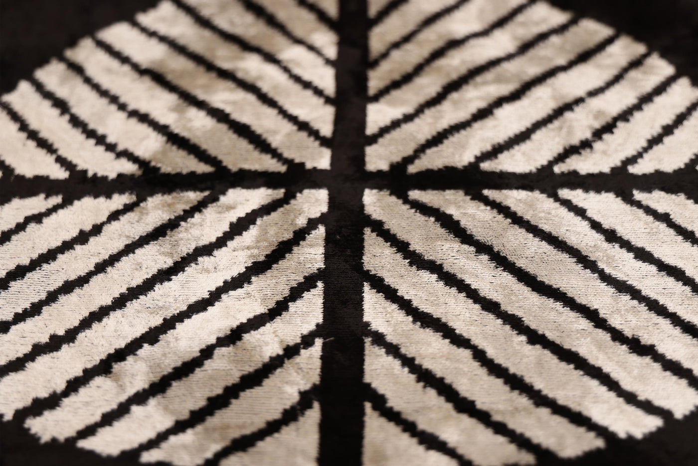 Canvello 手工奢華粉色抱枕 - 16x24