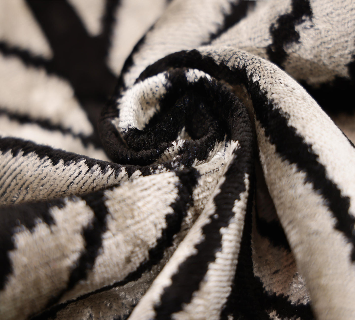 Canvello 手工奢華粉色抱枕 - 16x24