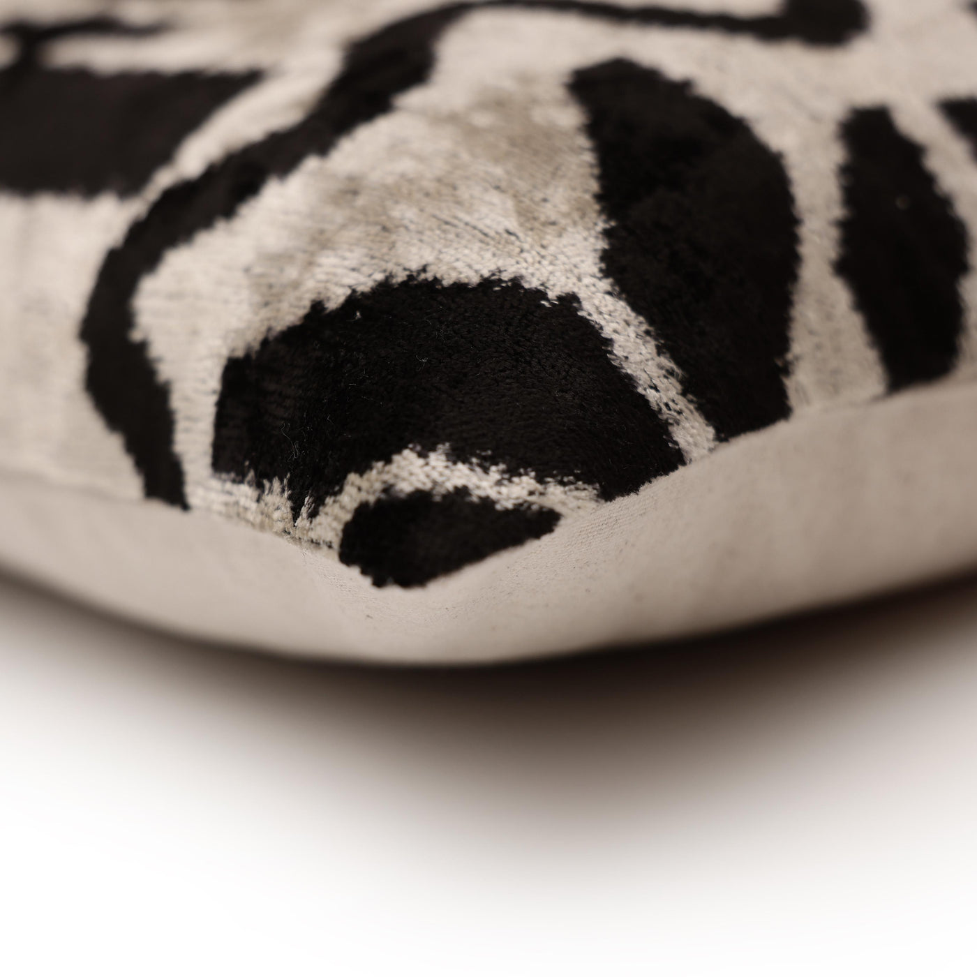 Canvello 手工奢華粉色抱枕 - 16x24