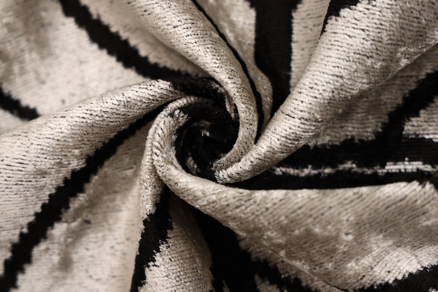 Canvello 手工奢華粉色抱枕 - 16x24