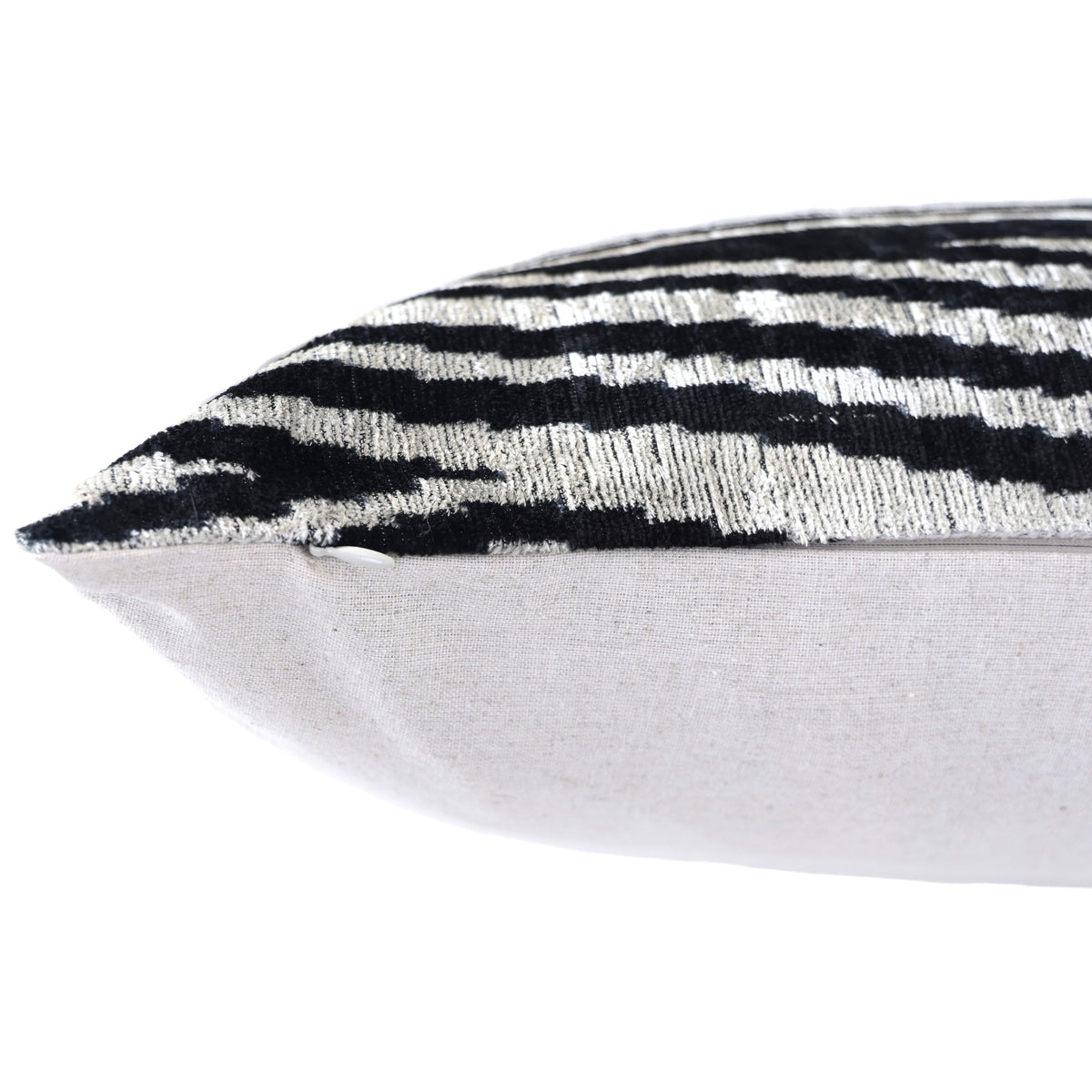 Close-up of hidden zipper closure along the pillow’s bottom edge