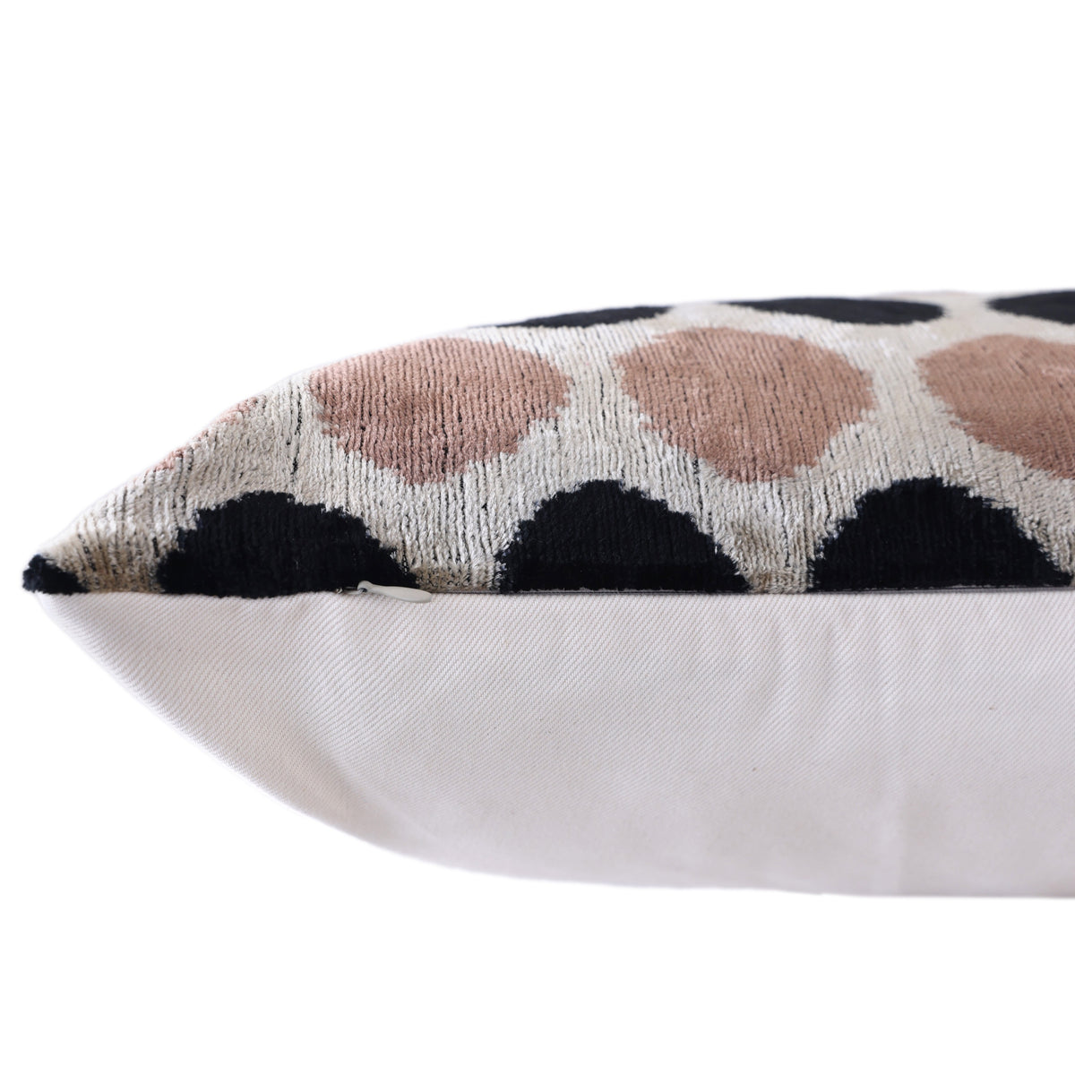 Close-up showing the hidden zipper along the lumbar pillow edge