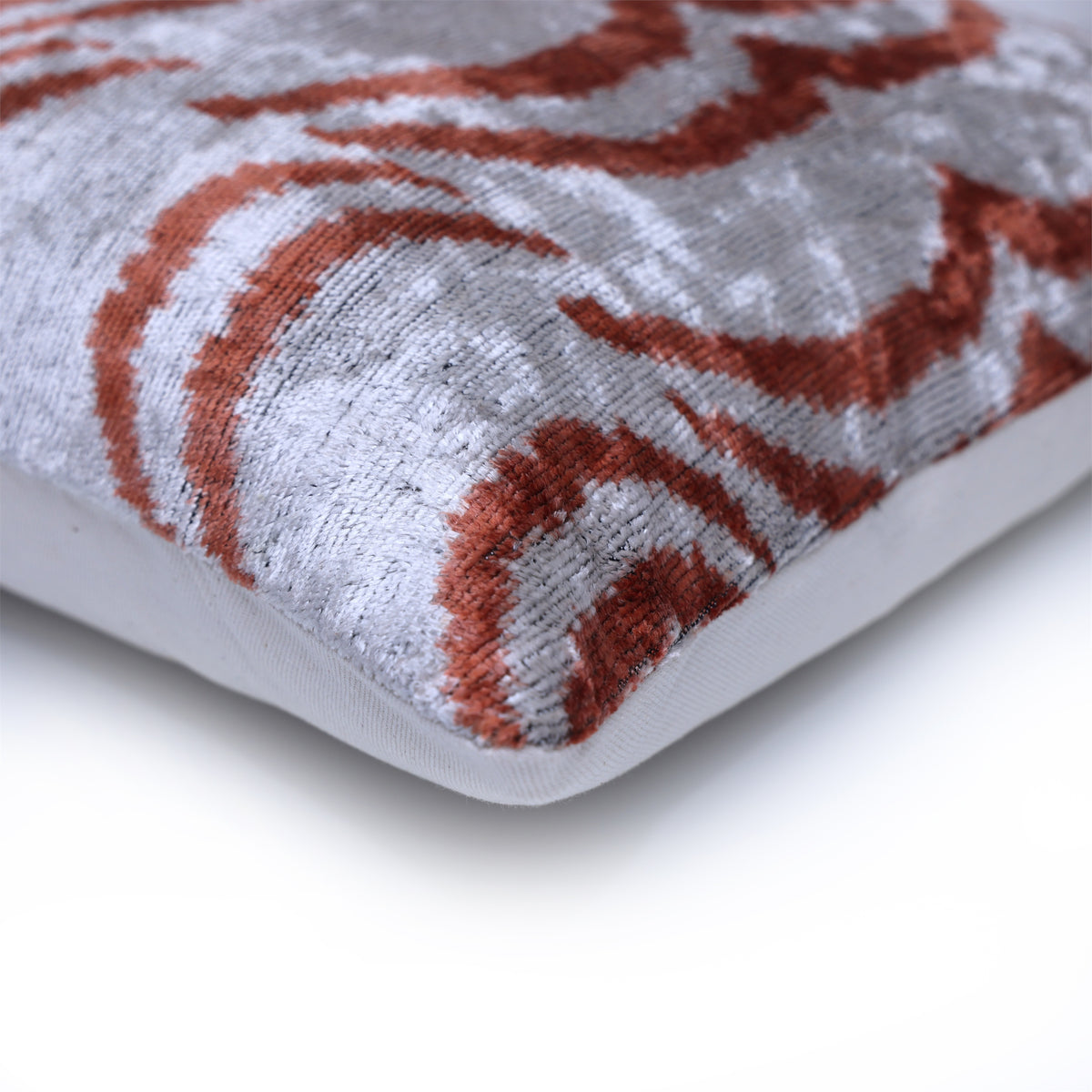 Lumbar pillow corner with piped seam and solid linen backing