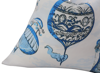 Canvello 優雅綻放藍色印花絲綢抱枕