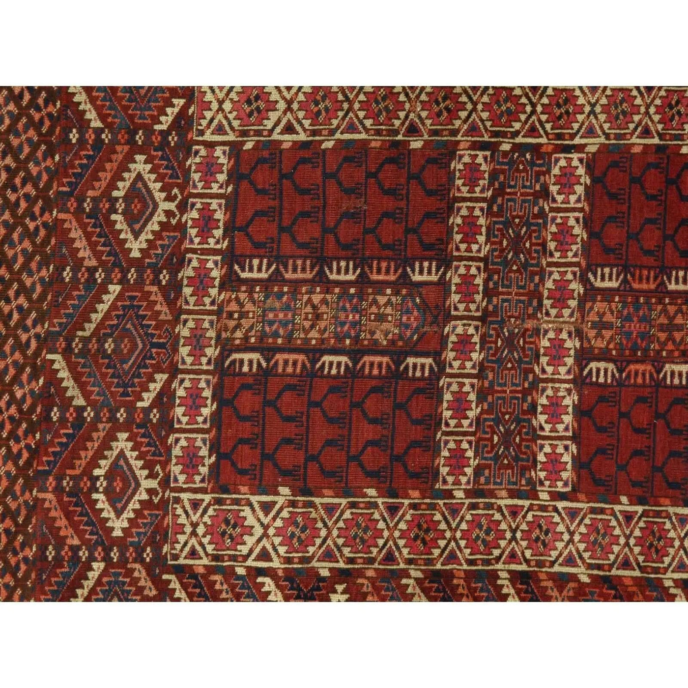 Canvello Antique Russian Tekkeh Rug - 4'4" x 5'7" - Canvello