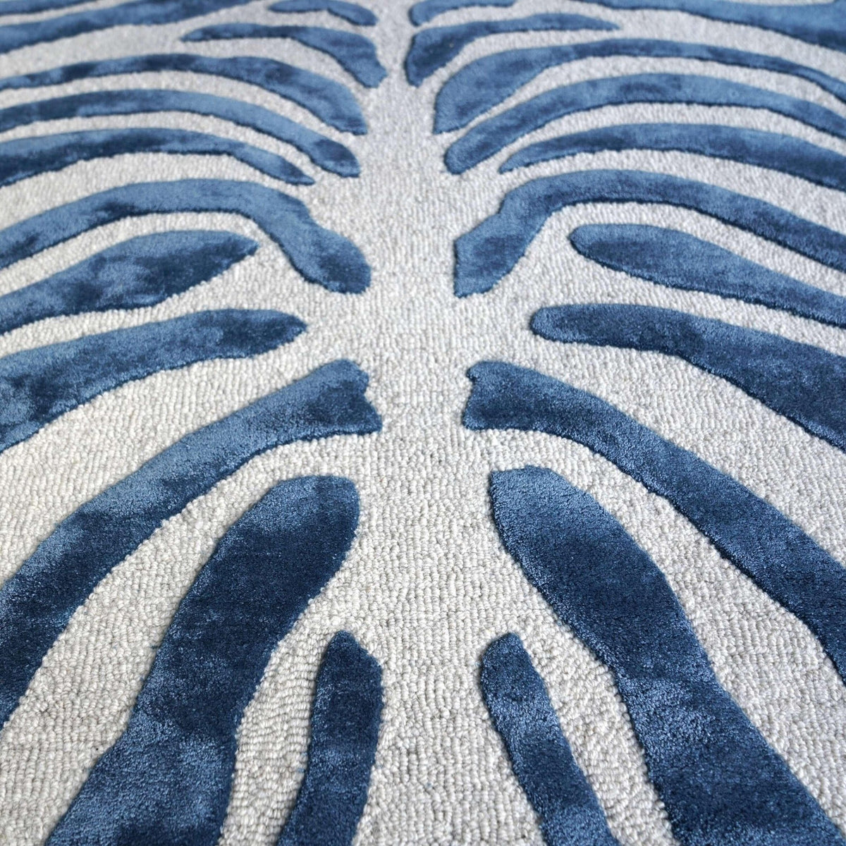 Canvello Bamboo Silk Rug, New Apartment Gift, Floorcloth, TIGER Printed Rug, Minimalist Blue And White Panther Style Transitional WOOL RUG 5X8 ft - Canvello