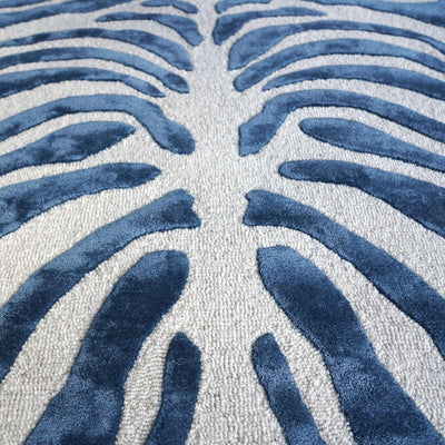 Bamboo Silk Rug, New Apartment Gift, Floorcloth, TIGER Printed Rug, Minimalist Blue And White Panther Style Transitional WOOL RUG 5X8 ft