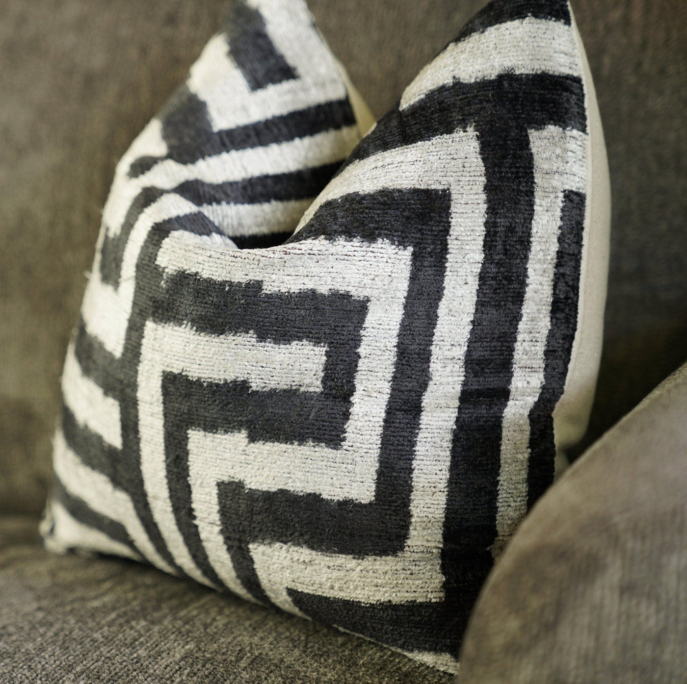 Canvello Black & White Throw Pillows | 16 x 16 in (40 x 40 cm) - Canvello