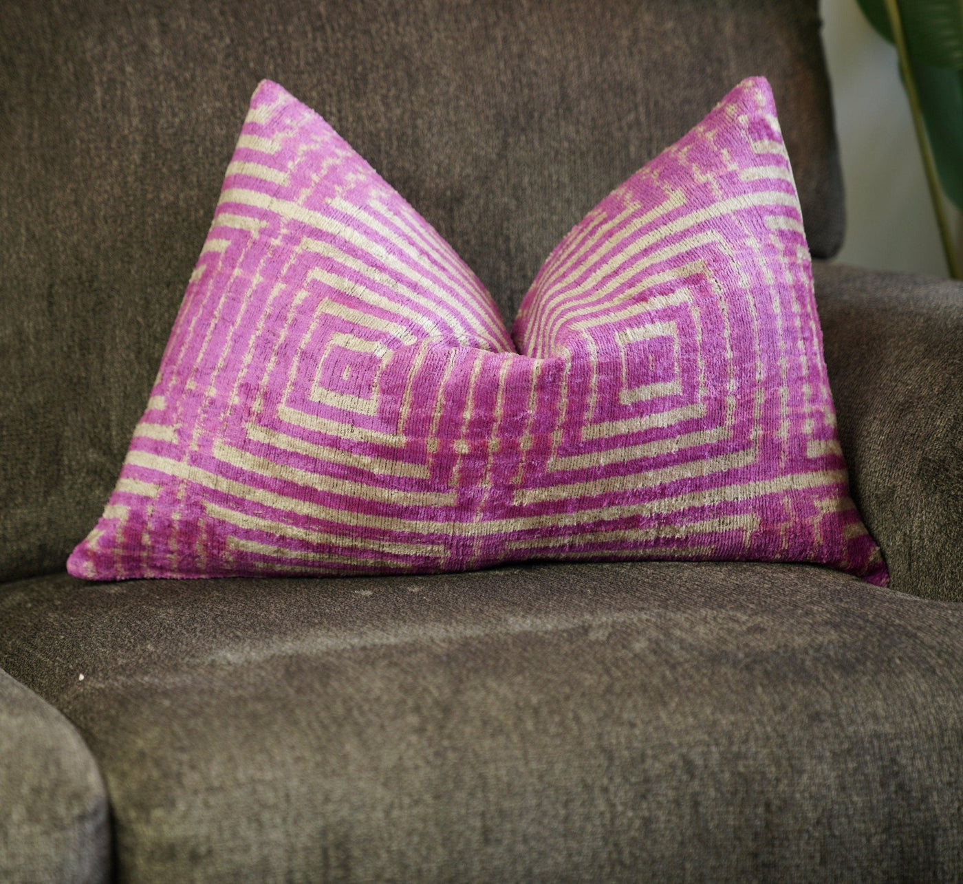 Canvello Decorative Pink Velvet Cushions | 16 x 24 in (40 x 60 cm) - Canvello