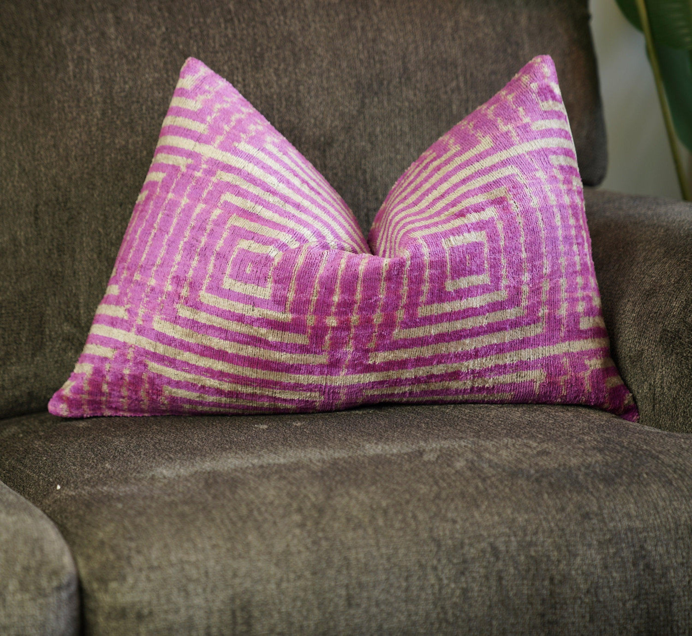 Canvello Decorative Pink Velvet Cushions | 16 x 24 in (40 x 60 cm)