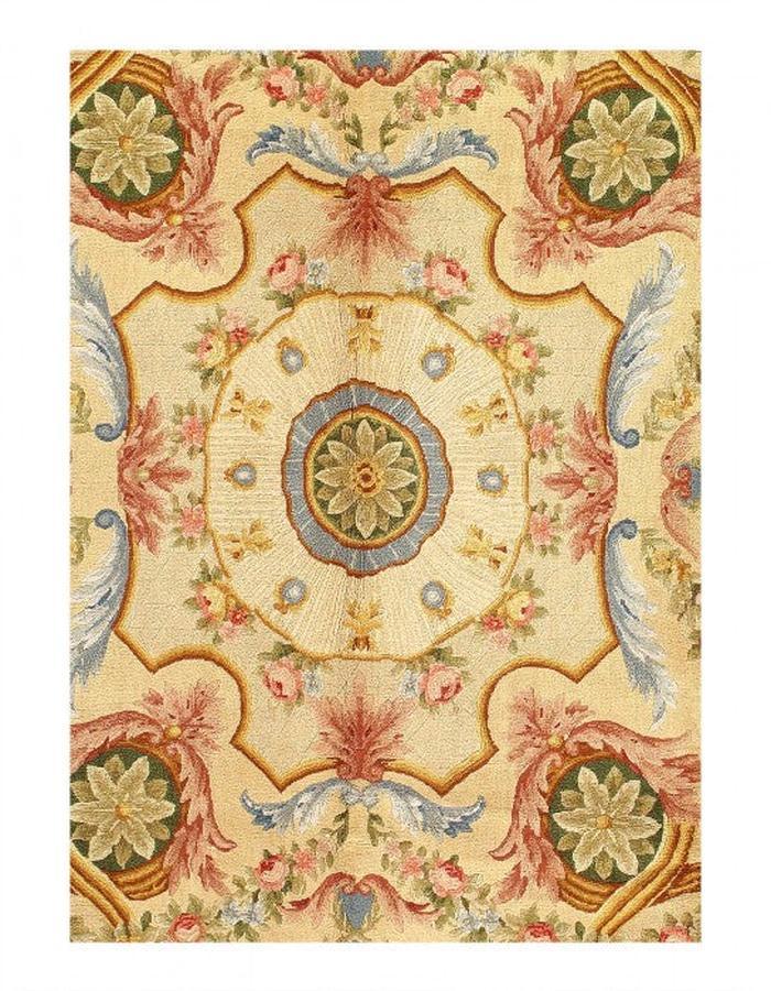 Fine Hand Knotted Savonnerie rug 8'9'' X 12'