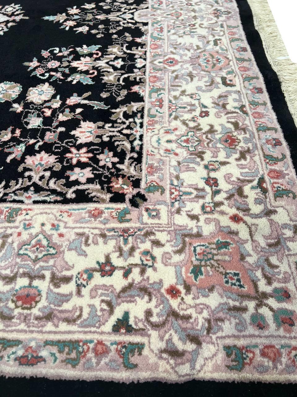 Canvello Fine Hand knotted Persian Kerman Design Rug - 7'7'' X 9'8''