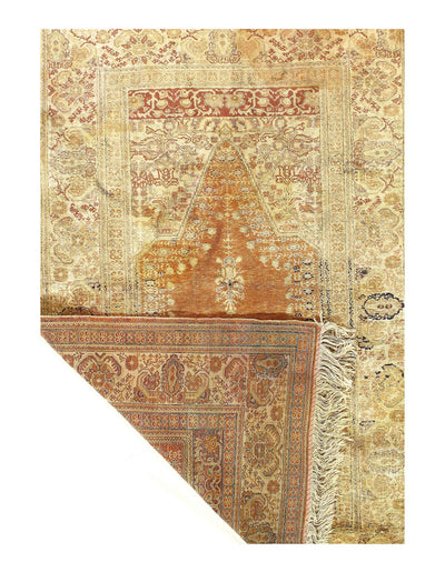 Fine Hand Knotted Turkish rug 4' X 6'