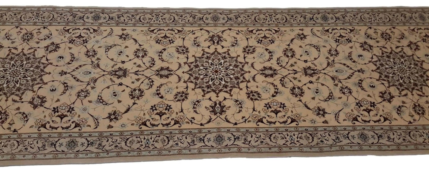 Canvello Hand Made Formal Medallion Silkroad Isfahan Rug - 2'8'' X 10'11'' - Canvello