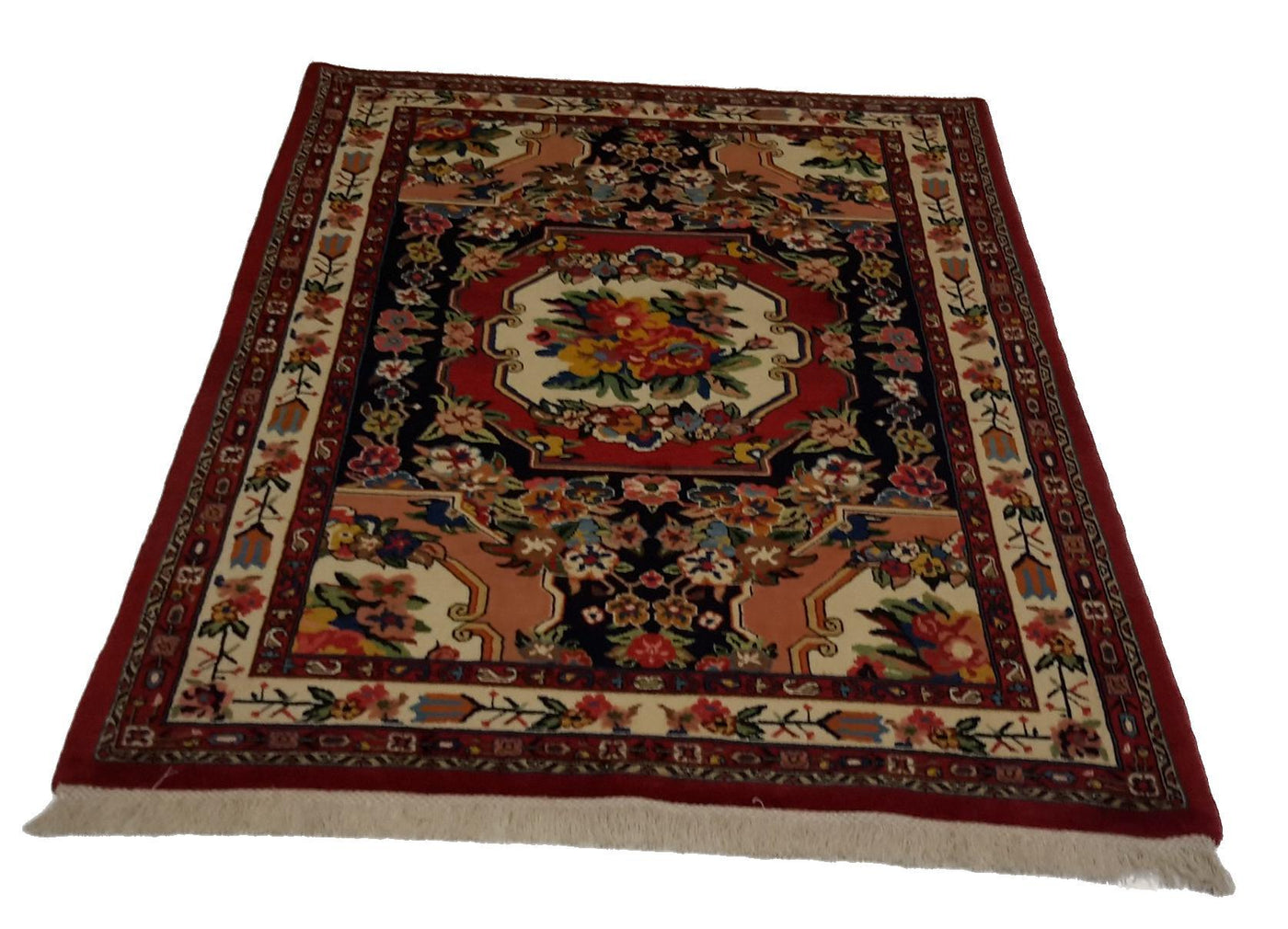 Canvello Hand Made Traditional Medallion Silkroad Bakhtiary Rug - 3'10'' X 5'7'' - Canvello