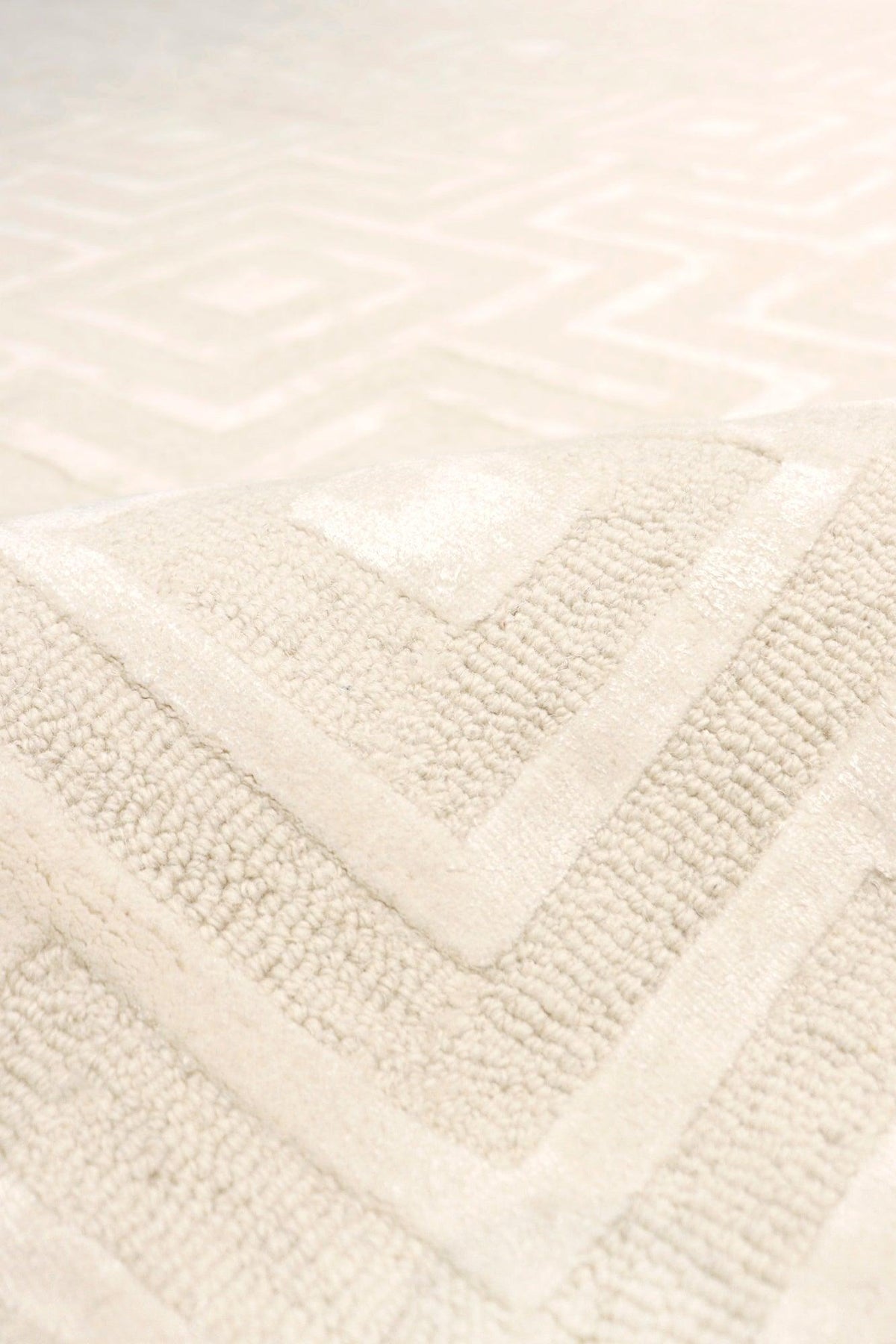 Canvello Modern Hand - Tufted Ivory BSilk & Wool Area Rug - 5' X 8' - Canvello
