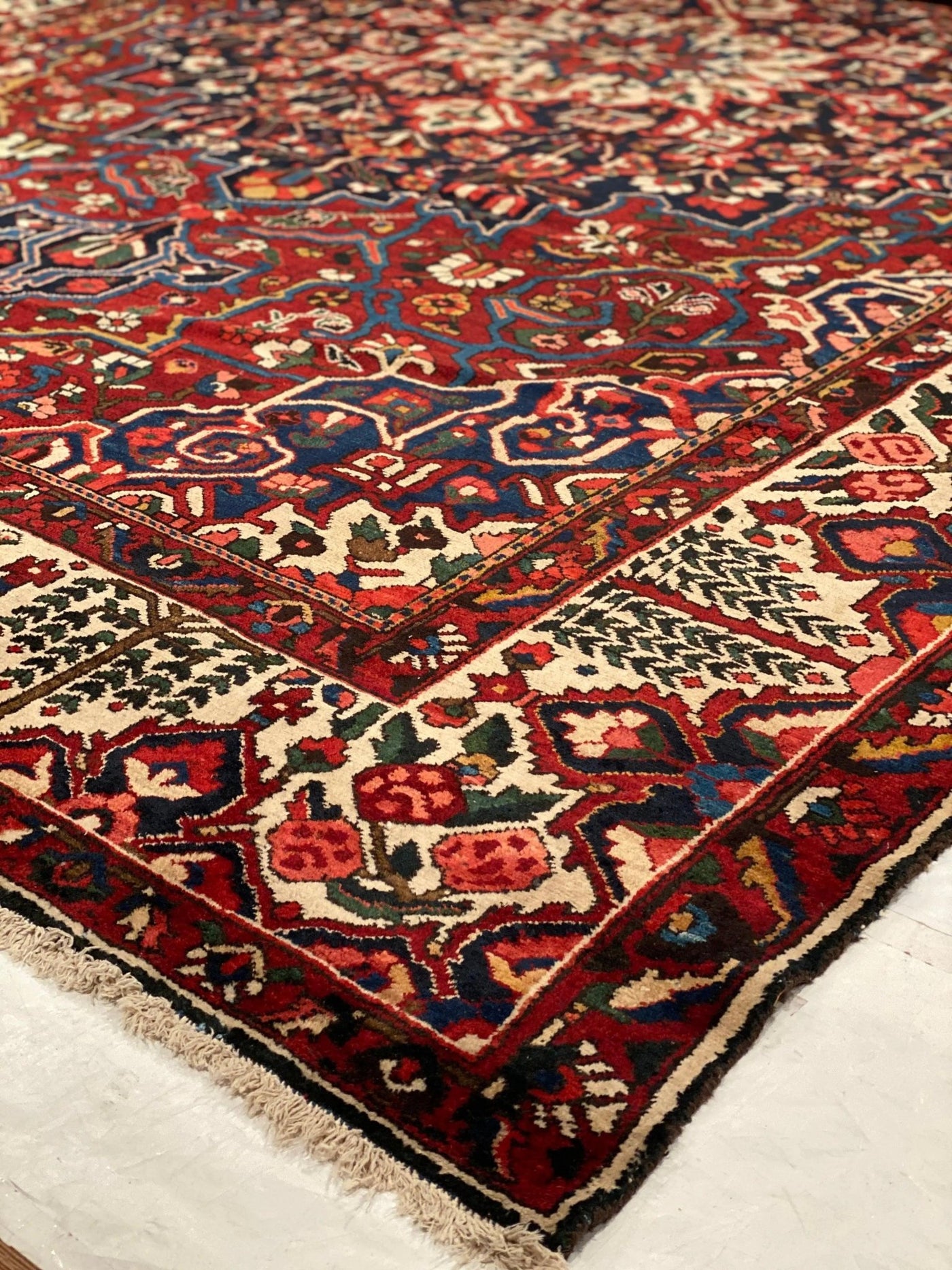 Canvello Silkroad Bakhtiari Vintage Red Wool Rug - 10'4'' X 14'6'' - Canvello