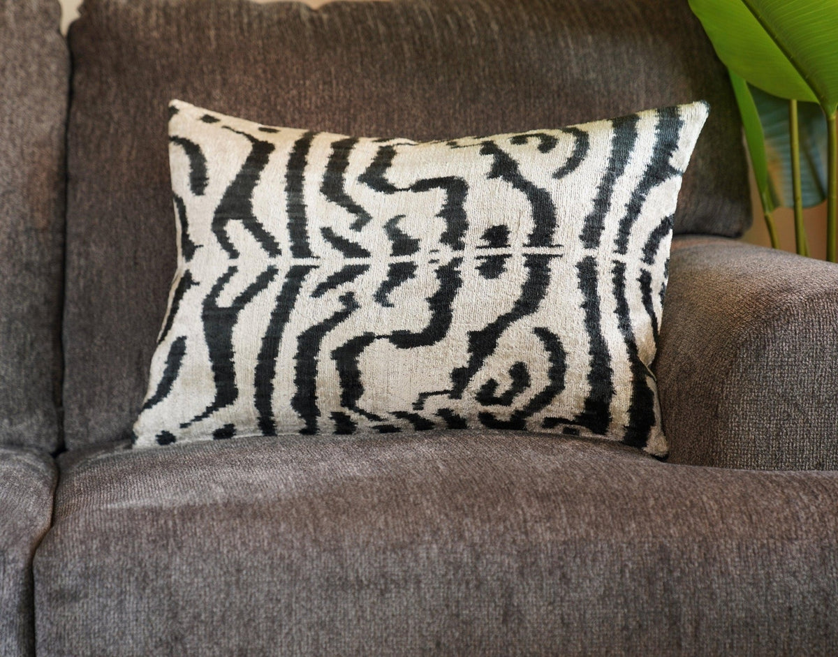 Canvello Tiger - Print Decorative Throw Pillows Sets | 16x24 in | Set of 3 - Canvello
